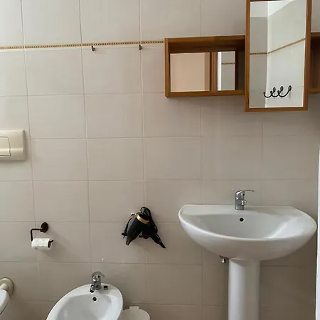 Caputo Con Posto Auto E Giardino Immenso