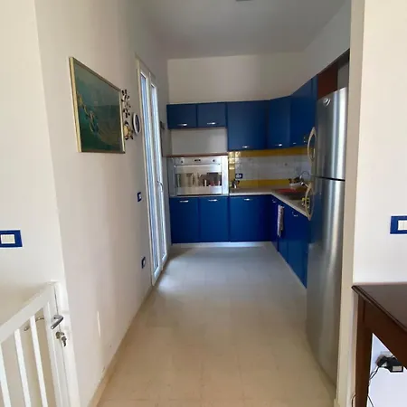Caputo Con Posto Auto E Giardino Immenso 아파트
