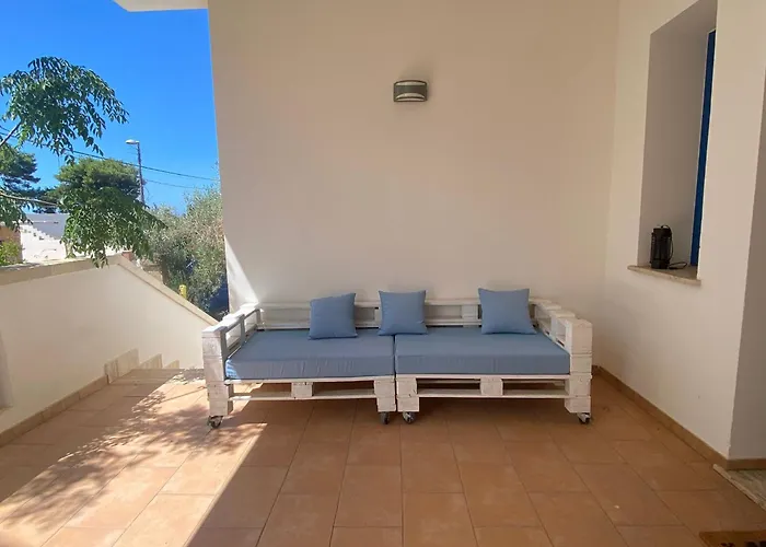 Caputo Con Posto Auto E Giardino Immenso شقة