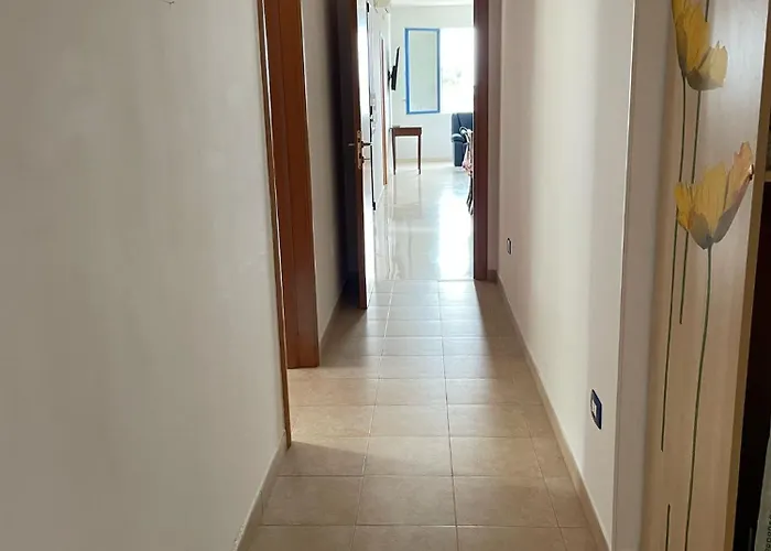 Caputo Con Posto Auto E Giardino Immenso شقة