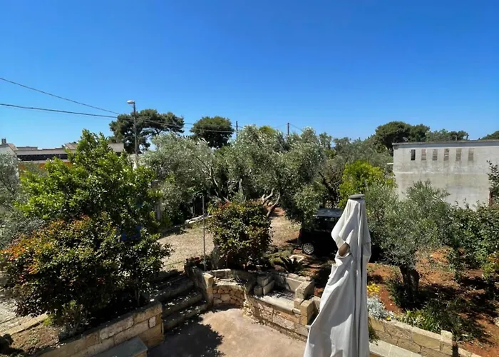 Caputo Con Posto Auto E Giardino Immenso شقة