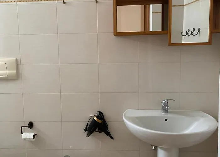 Caputo Con Posto Auto E Giardino Immenso